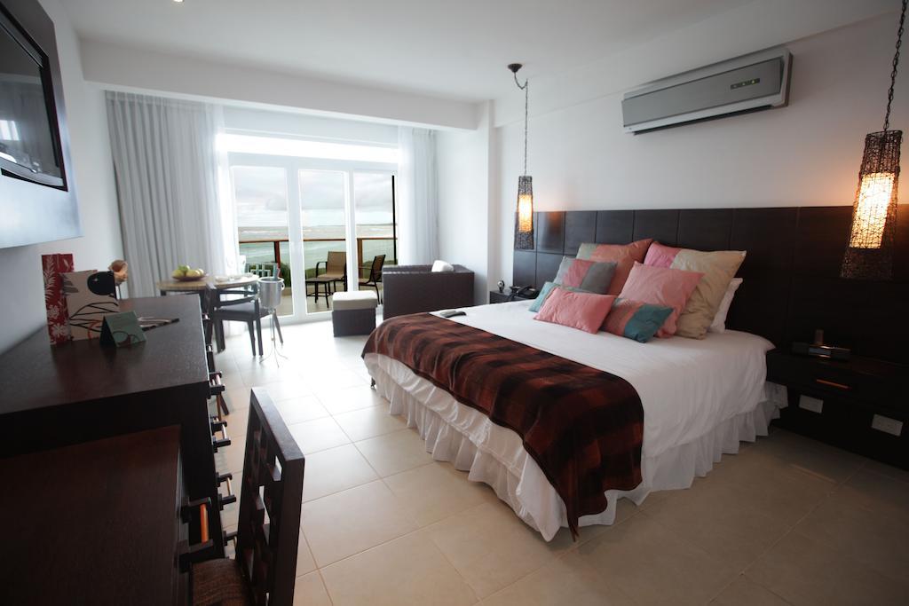 Iguana Crossing Boutique Hotel Puerto Villamil Zimmer foto