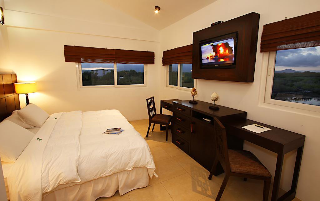 Iguana Crossing Boutique Hotel Puerto Villamil Zimmer foto