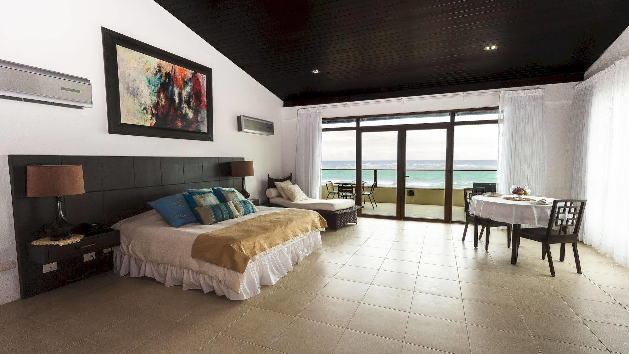 Iguana Crossing Boutique Hotel Puerto Villamil Exterior foto